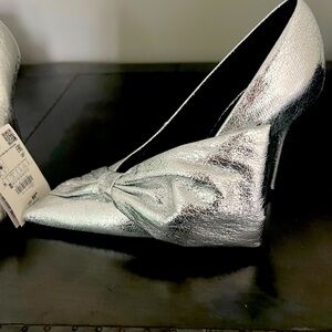 SOLD- Zara silver bow pumps
